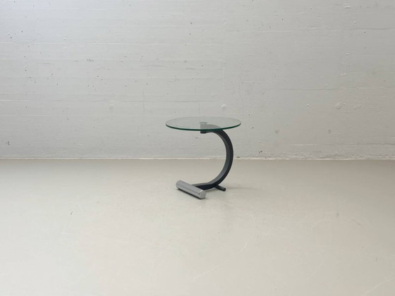 Image 1 of Table d'appoint en verre de style postmoderne avec piètement en fonte, années 1990