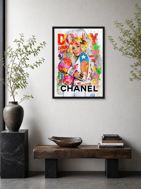 Pop Art Print mit Dolly Parton und Chanel, Kunstdrucke, Leinwand, Holz, Mehrfarbig (Foto 2 von 5)