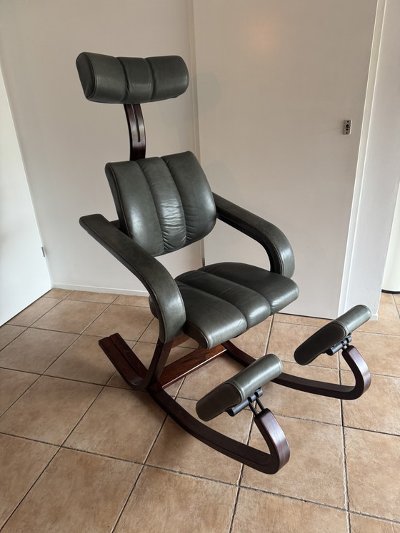 Stokke Duo Balans Chaise Ergonomique à Genoux – Peter Opsvik – Chaises de bureau, Leather, Wood (photo 6 of 15)