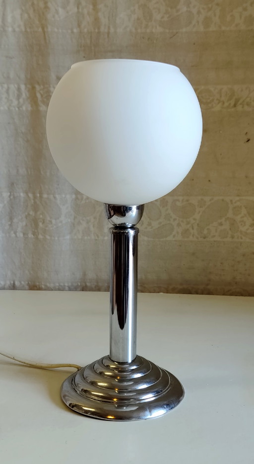 Lampada da tavolo Bauhaus in metallo e globo in vetro opalino - anni '30/'40 – tafellampen, Glass