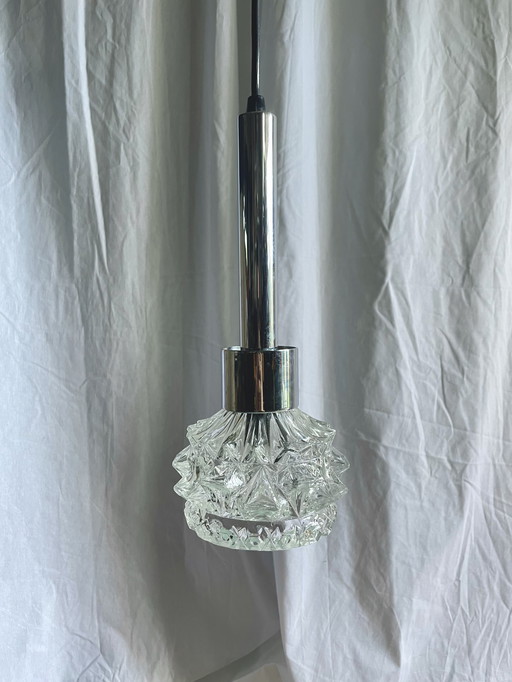 Lampada a sospensione in cromo e vetro stampato, anni '70