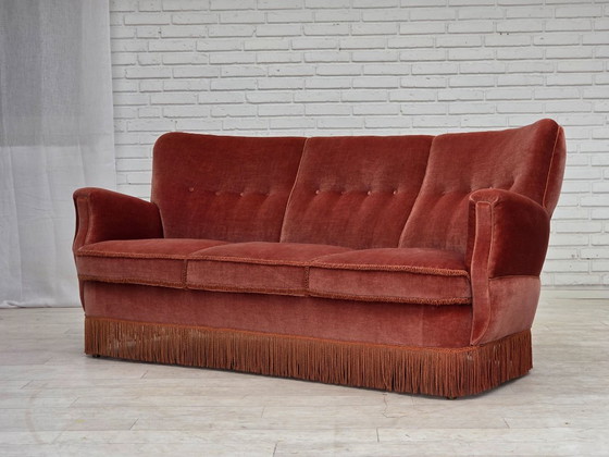 Image 1 of Deense driezitsbank uit de jaren 70, gebogen model, roze meubelvelours.