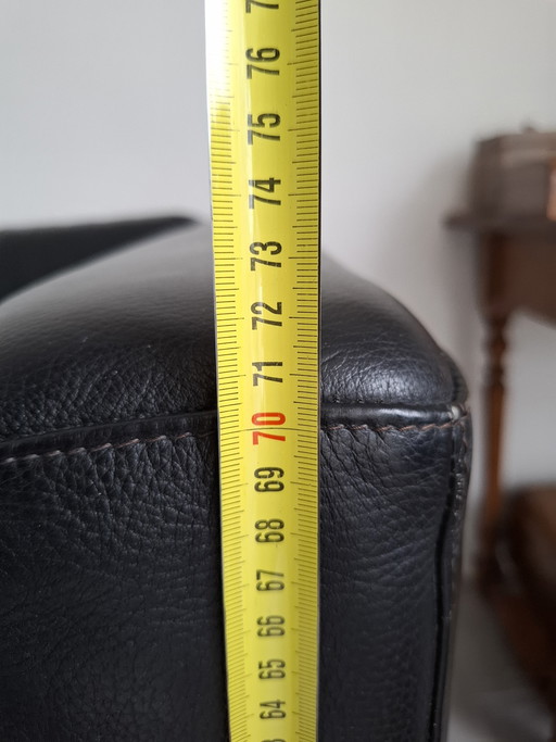 Schwarze Leder-Zweisitzerbank