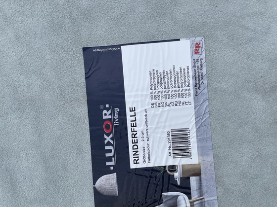 Image 1 of Pelle di mucca completamente nera