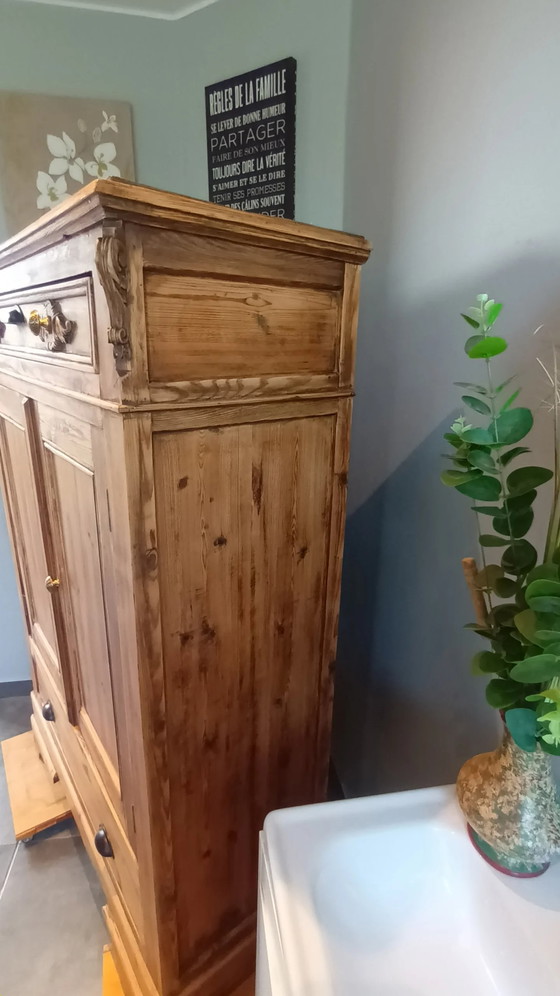 Image 1 of 💥Verfügbar 💥Antiker Kleiderschrank aus Naturholz, einzigartiges, restauriertes Stück