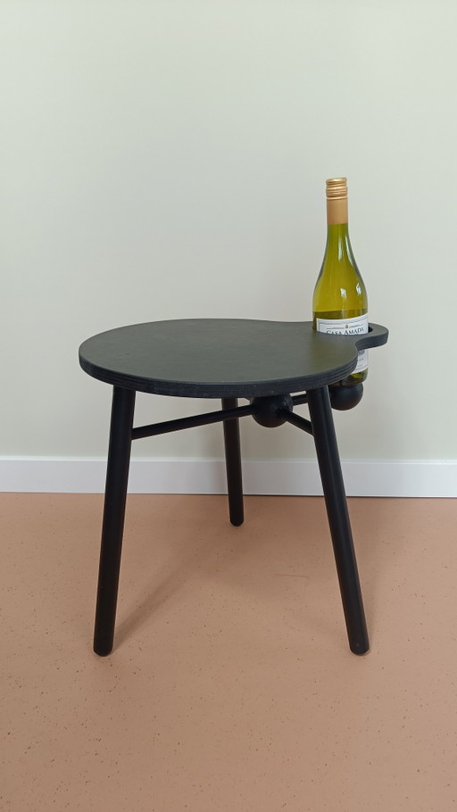Table d'appoint design avec porte-bouteille