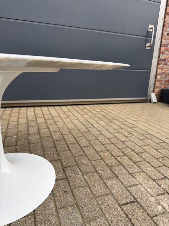 Image 1 of Originele ronde Knoll Tulip eettafel (137cm) Carrara marmer