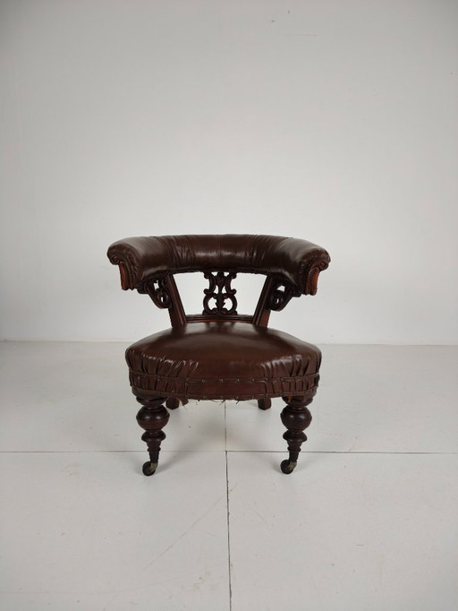 Poltrona in pelle antica – Robson & Son, Newcastle