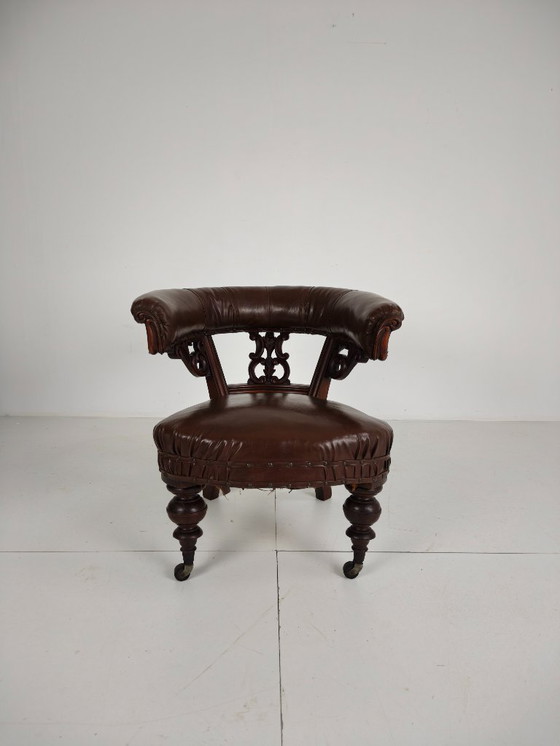 Image 1 of Poltrona in pelle antica – Robson & Son, Newcastle