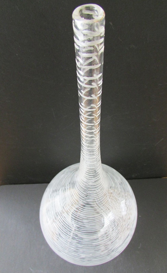 Image 1 of Handgeblazen en handgeëtste vaas van helder glas 