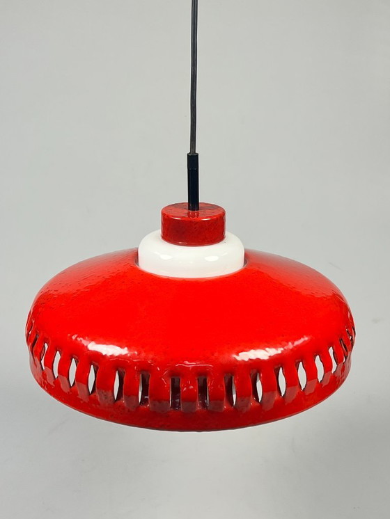 Image 1 of Vintage Hanglamp, Rood Emaille, Wit Opaalglas, Hustadt Leuchten, Duitsland 1960's