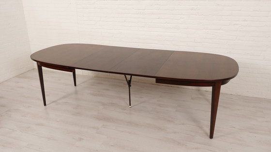 Image 1 of Table de salle à manger à rallonge ovale en palissandre d'origine danoise