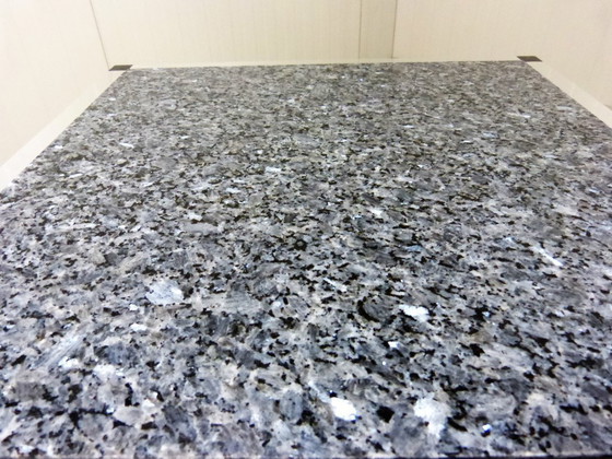 Image 1 of 2 tavolini laterali in granito, anni '70