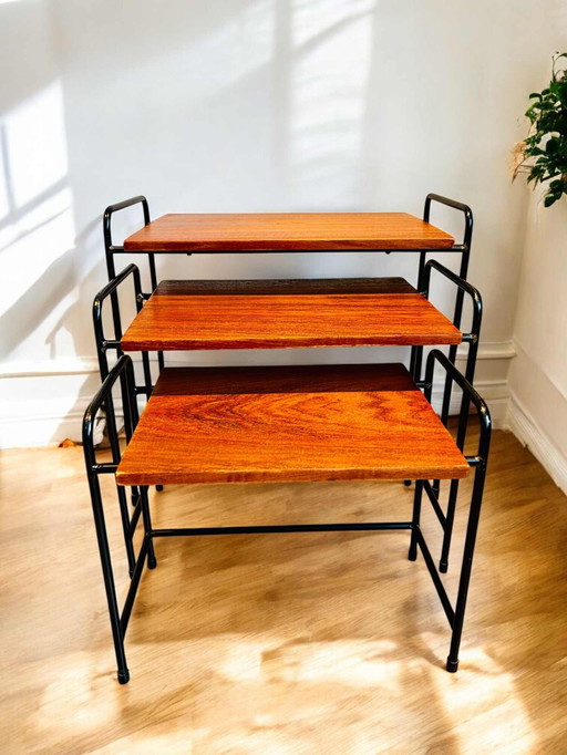 Vintage houten en metalen Nesting Tables