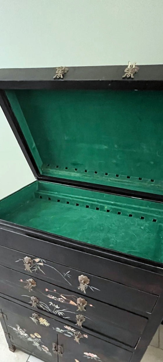 Image 1 of Coffret à objets précieux chinois incrusté de nacre (avec rapport d'expertise)