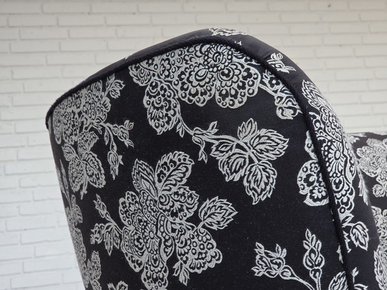 Image 1 of Sofá danés de dos plazas "Banan", años 60, tapizado en blanco y negro y madera de haya.