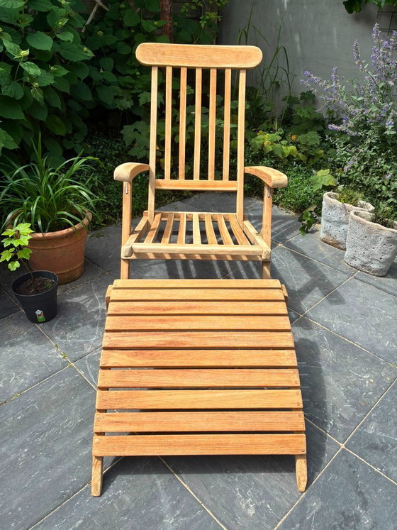 Image 1 of Fauteuil lounge spacieux en teck massif avec repose-pieds, style anglais chic