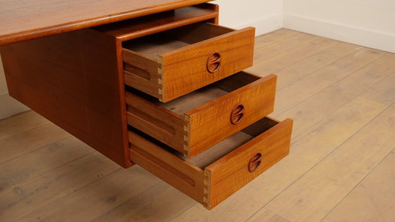 Image 1 of Bureau vintage | Conception danoise | Teck | Arné Vodder