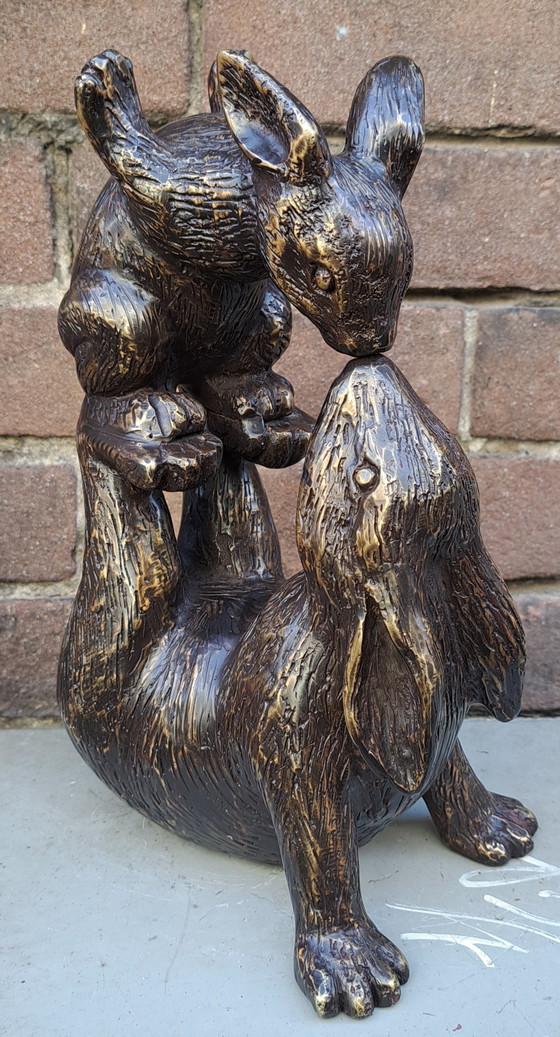 Image 1 of Bacio di lepre in bronzo