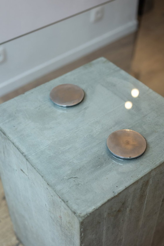 Image 1 of Saporiti. Brutalistischer und minimalistischer Schreibtisch aus Glas und Beton. 1970er Jahre.