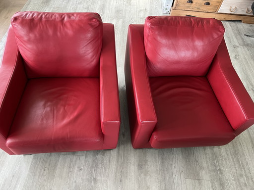 2 rote Ledersessel