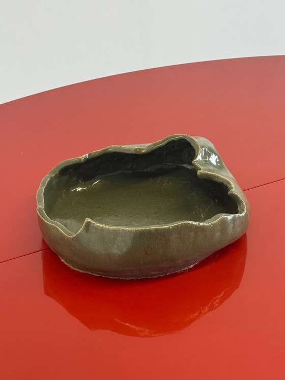 Image 1 of Bol asymétrique vintage en céramique vert olive