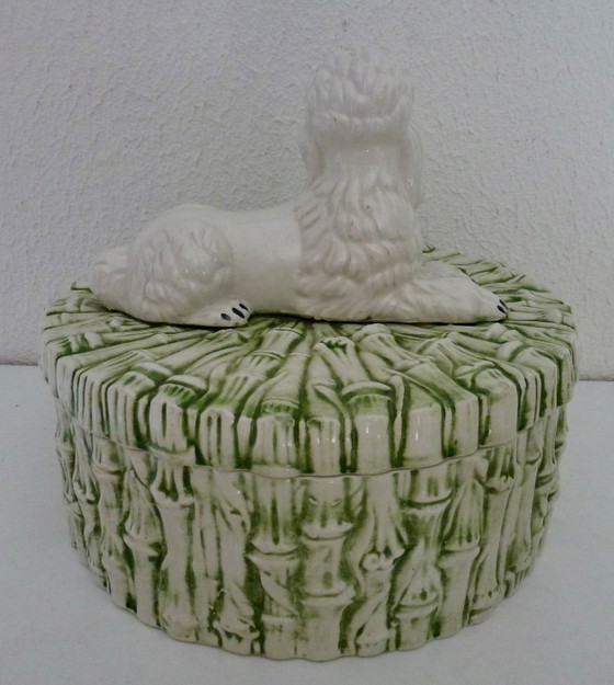 Image 1 of Vintage Italiaanse keramieken doos met bovenop een poedel.
