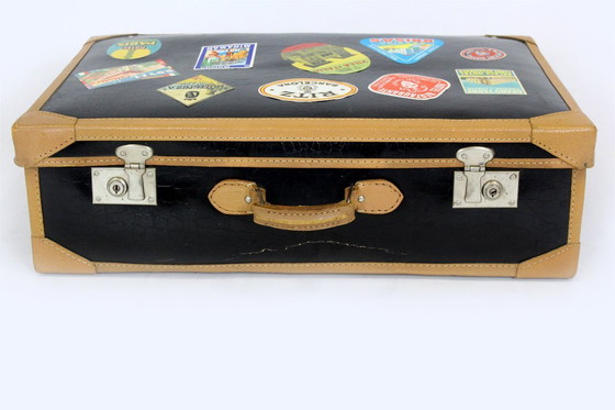 Image 1 of Valise en cuir vintage avec ses étiquettes d'origine, années 1950