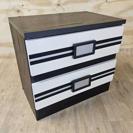 Image 1 of Set Vintage (jaren 80) Nachtkastjes zwart / wit retro Manta / 2 vintage nightstands (80s)