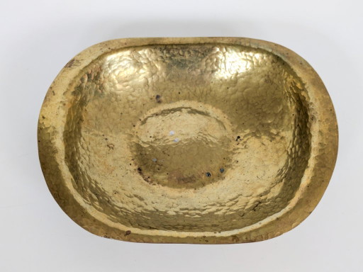 Ciotola vintage in ottone martellato, portasapone o vassoio portagioie, realizzata a mano. – schalen, Brass