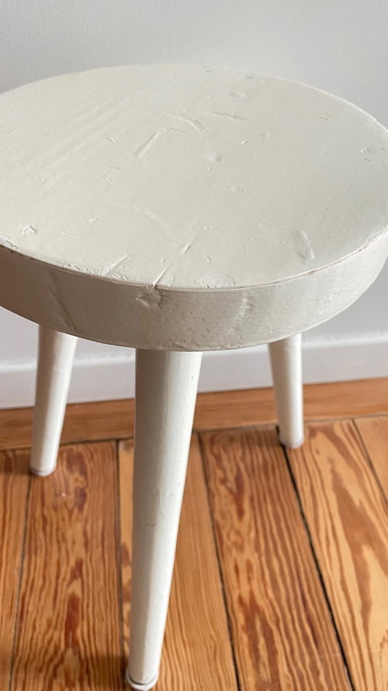 Image 1 of Tabouret tripode bois blanc vintage