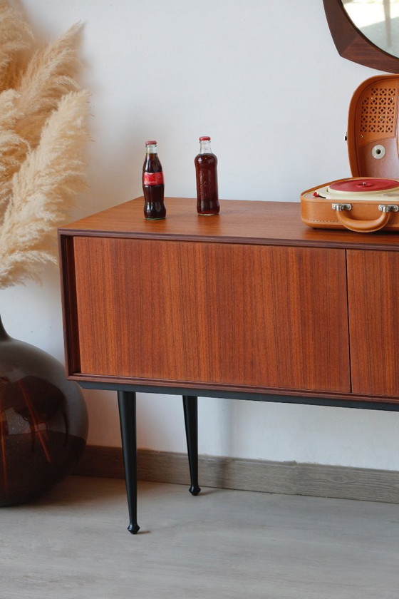 Image 1 of Mobiletto vintage in vinile con piano in teak (anni '60)