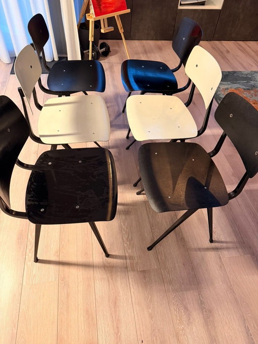 6 Ahrend Revolt Friso Kramer Schwarz-Weiß The Circle Chairs