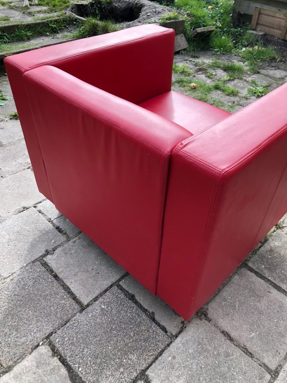Image 1 of Poltrona lounge in pelle rossa dal design moderno