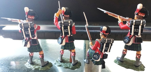 Set di 4 soldatini in piombo, 2° Battaglione Scozzese, 92° Gordon Highlanders, 1815 Frontline Figures, scala 1/32, 1996