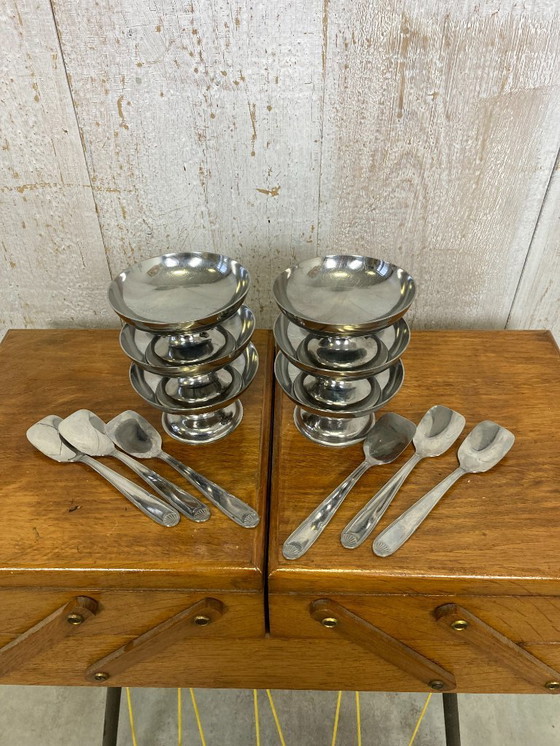 Image 1 of 6 ice cream cups and small spoons
