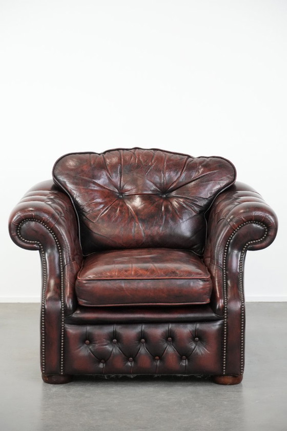 Image 1 of Poltrona Chesterfield in stile inglese in pelle di vacchetta rossa fiammata, in buone condizioni.