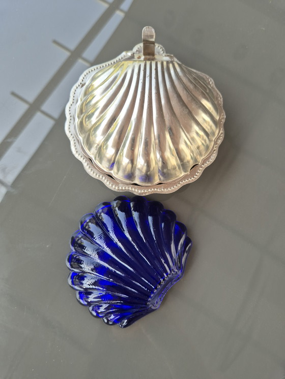 Image 1 of Vintage roestvrijstalen schelpschaal met kobaltblauwe glazen inzet - kaviaar- of boterserver