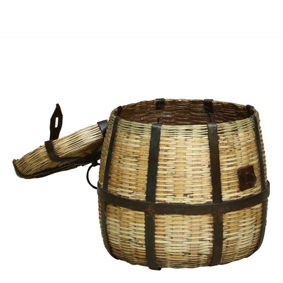 Cesta pequeña de mimbre con inserciones de metal CLOVE – Objetos decorativos (photo 6 of 8)