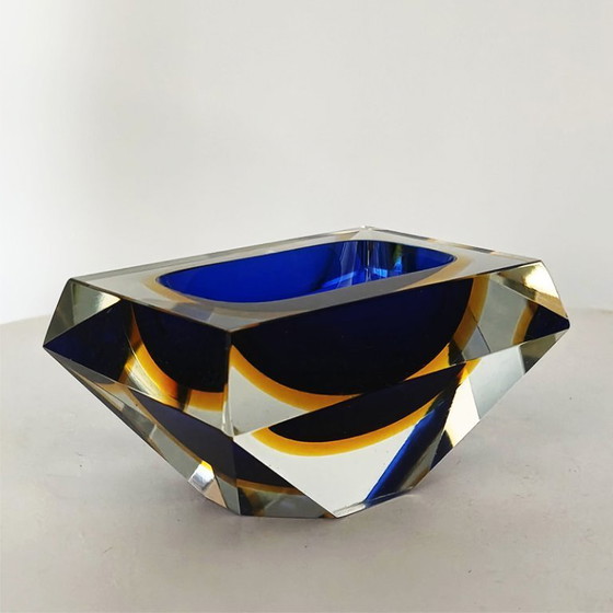 Image 1 of Rare cendrier ou vide-poches rectangulaire à multiples facettes en verre de Murano, datant des années 1960, créé par Flavio Poli