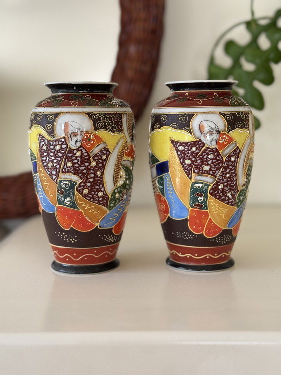 Image 1 of Vasi giapponesi vintage con decorazioni geisha e accenti dorati