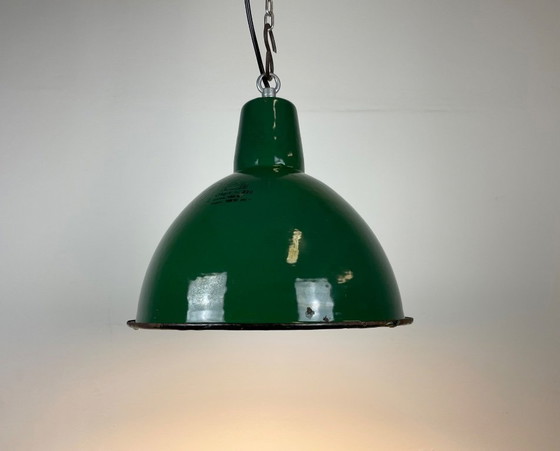 Image 1 of Lampada da fabbrica in smalto verde industriale, anni '60
