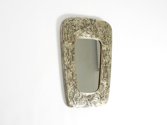 Image 1 of Precioso espejo de pared de estilo moderno de mediados de siglo con marco plateado.