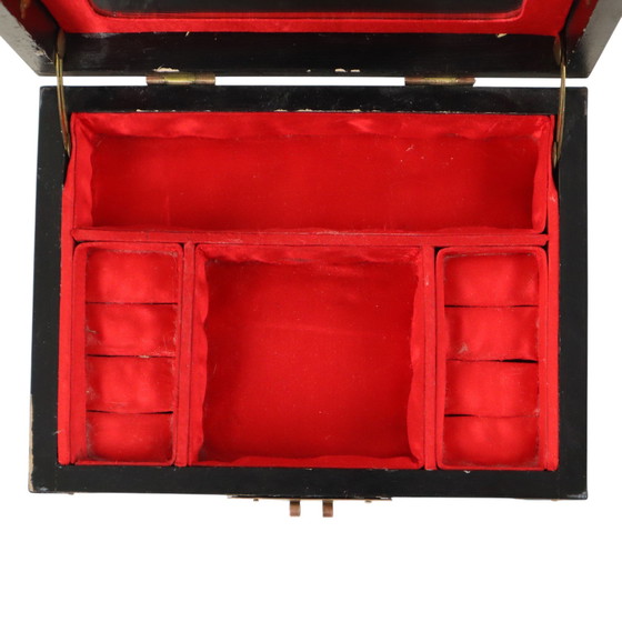 Image 1 of Boîte à bijoux chinoise laquée