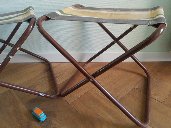 Set 70's Italiaanse buisframe campingkrukjes Grand Soleil, bruin – Tuinstoelen, Cotton, Metal (photo 9 of 12)