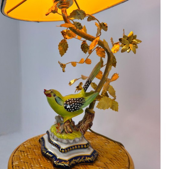 Image 1 of Lampada a forma di uccello in porcellana italiana Mangani con parti dorate e paralume originale