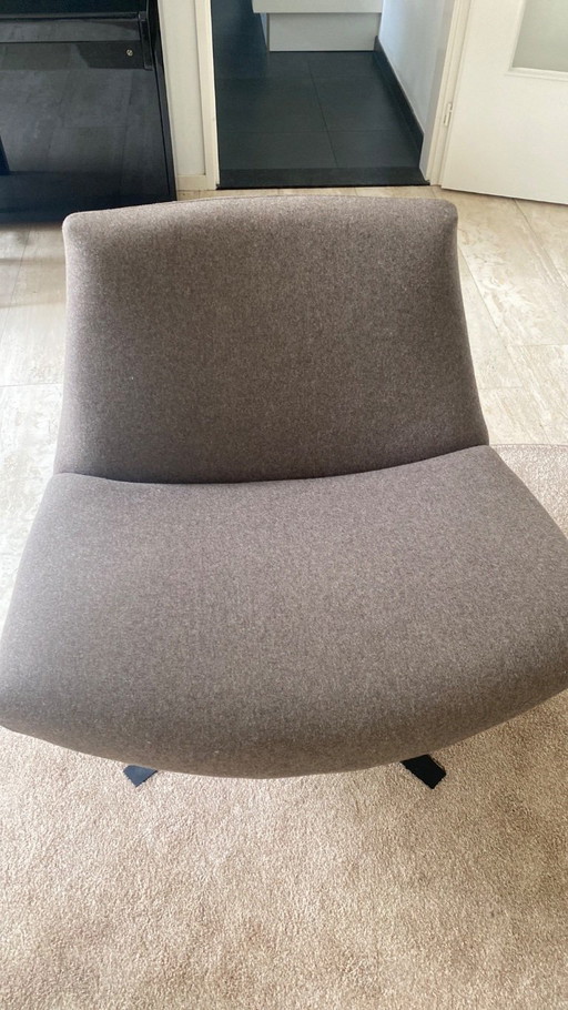 Designer chairs (2 pieces)