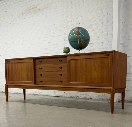 Image 1 of Deens teak dressoir H.W. Klein Bramin
