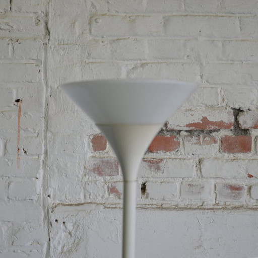 1x cone uplight floor light