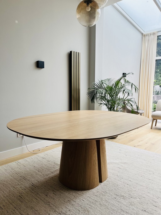 Marvellous MOBITEC “Blossom” table in solid oak